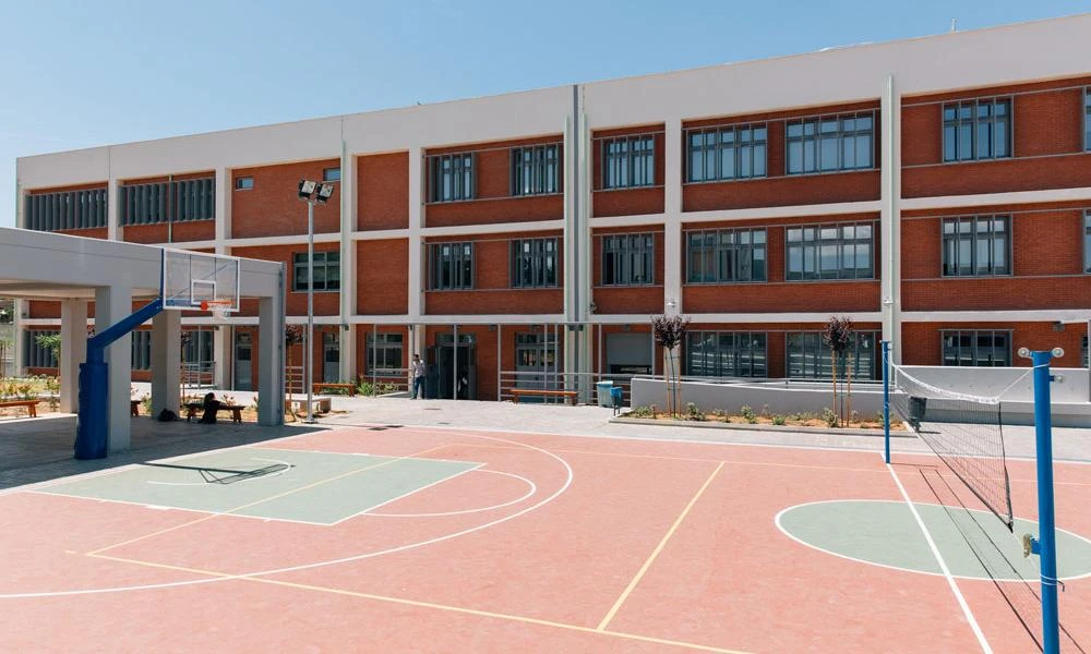Χαλκίδα: Εξωσχολικοί πέταξαν κροτίδες σε Γυμνάσιο- Έχουν τραυματιστεί 6 μαθητές